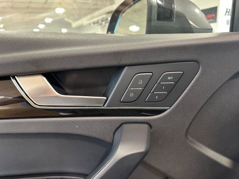 Used 2020 Audi Q5 e Premium Plus w/ Premium Plus Package image 13