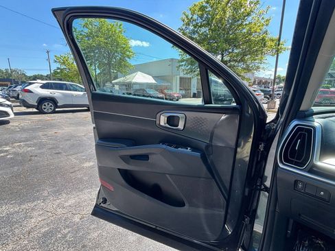 Used 2024 Kia Sorento S FWD image 18