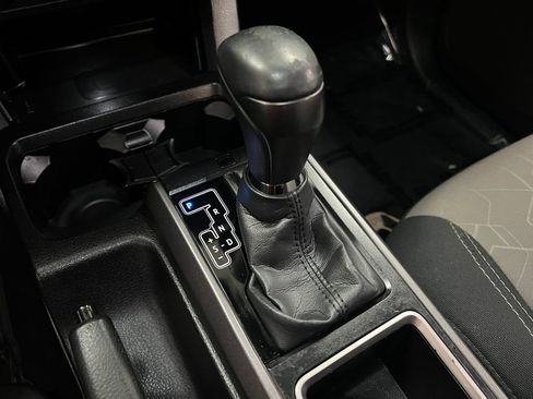 Used 2022 Toyota Tacoma TRD Off-Road image 23