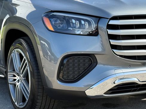 Used 2025 Mercedes-Benz GLS 450 4MATIC image 9