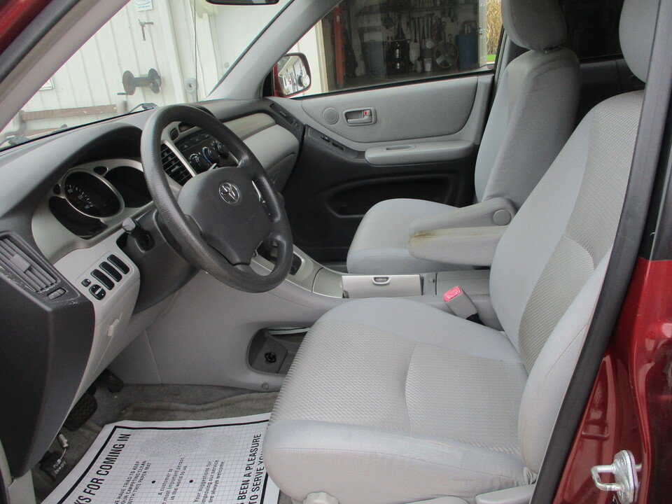 Used 2006 Toyota Highlander 2WD w/ Cold Weather Pkg image 24
