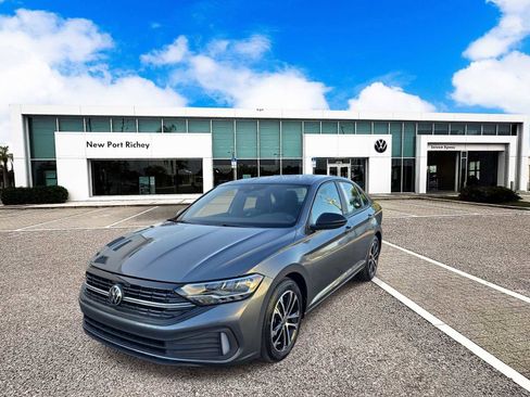 Used 2024 Volkswagen Jetta Sport image 4