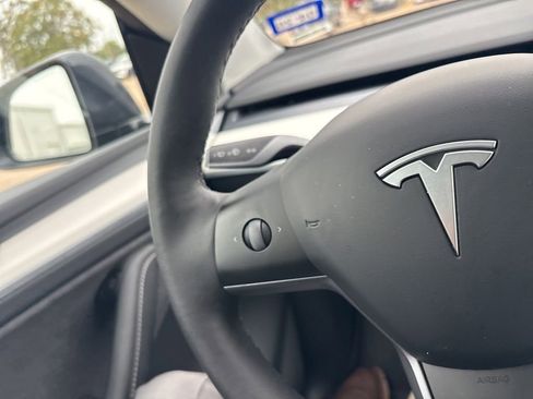 Used 2024 Tesla Model Y Performance AWD/4WD image 3