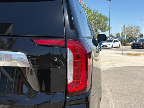Used 2022 GMC Yukon XL Denali AWD/4WD image 9