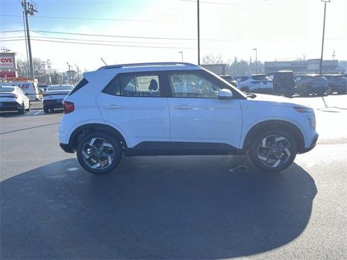 Used 2026 Hyundai Venue SEL image 4