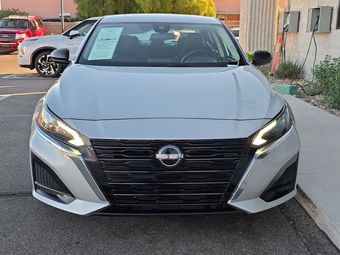 Used 2024 Nissan Altima 2.5 SV image 2