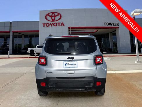 Used 2020 Jeep Renegade Altitude FWD image 4