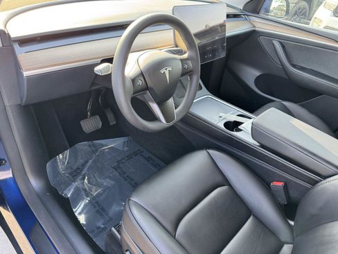 Used 2024 Tesla Model Y Long Range RWD image 13