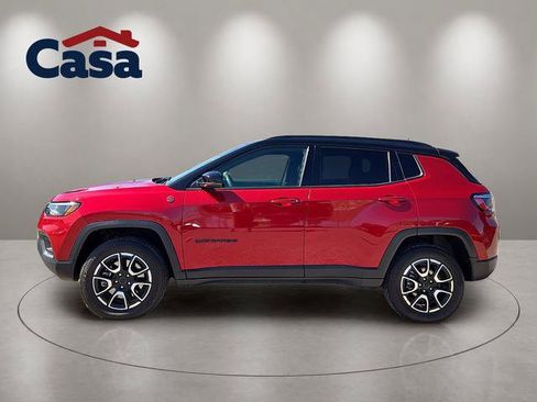 Used 2025 Jeep Compass Trailhawk AWD/4WD image 5
