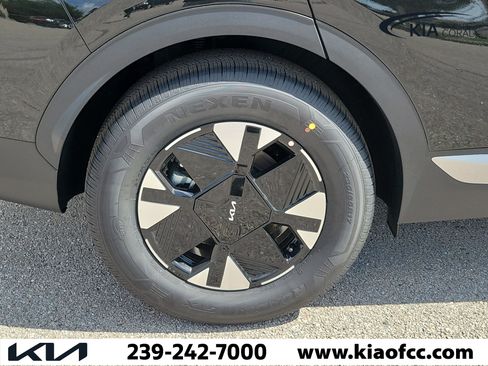 New 2026 Kia Sportage LX FWD image 9