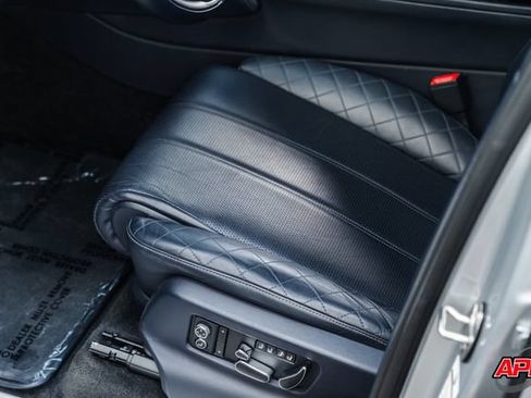 Used 2017 Bentley Bentayga AWD/4WD image 62