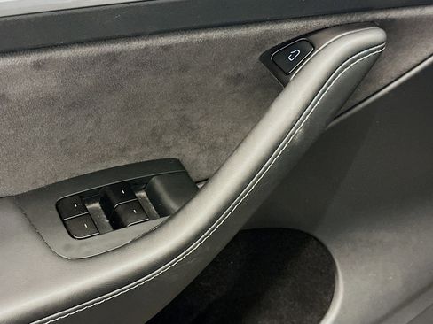 Used 2025 Tesla Model Y Long Range AWD/4WD image 15