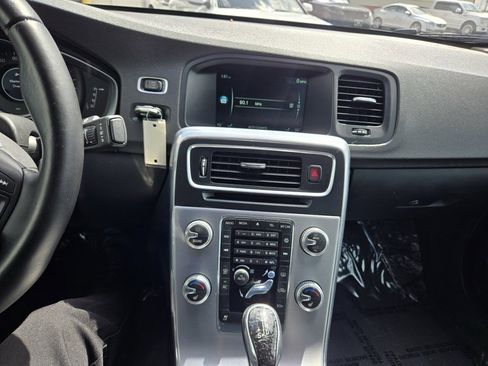 Used 2017 Volvo S60 T5 Dynamic image 17