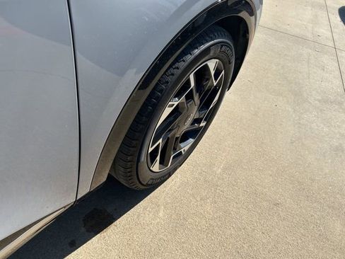 Used 2025 Kia Sportage SX image 17