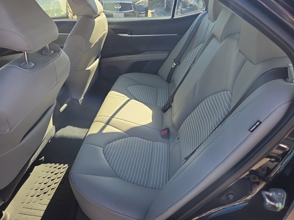 Used 2020 Toyota Camry SE FWD image 11