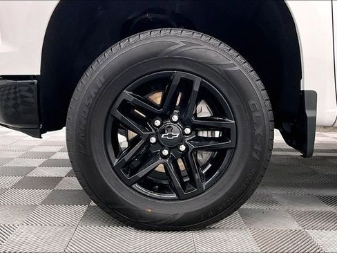 Used 2025 Chevrolet Silverado 1500 Custom Trail Boss AWD/4WD image 10