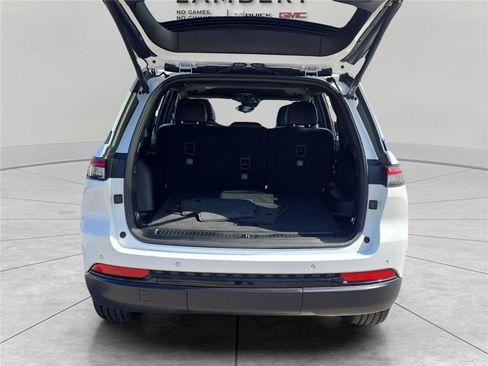 Used 2023 Jeep Grand Cherokee Altitude image 13