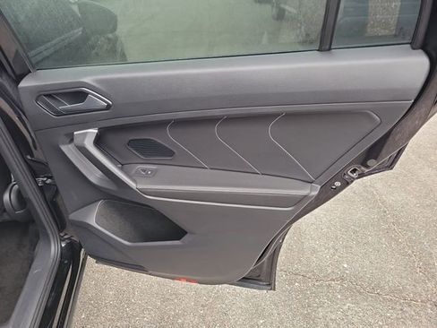 Used 2023 Volkswagen Tiguan SE R-Line image 32