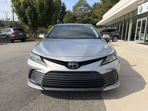 Used 2022 Toyota Camry LE FWD image 3