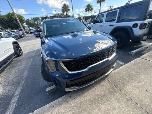 Used 2025 Kia Sorento S w/ Panoramic Sunroof Package FWD image 4