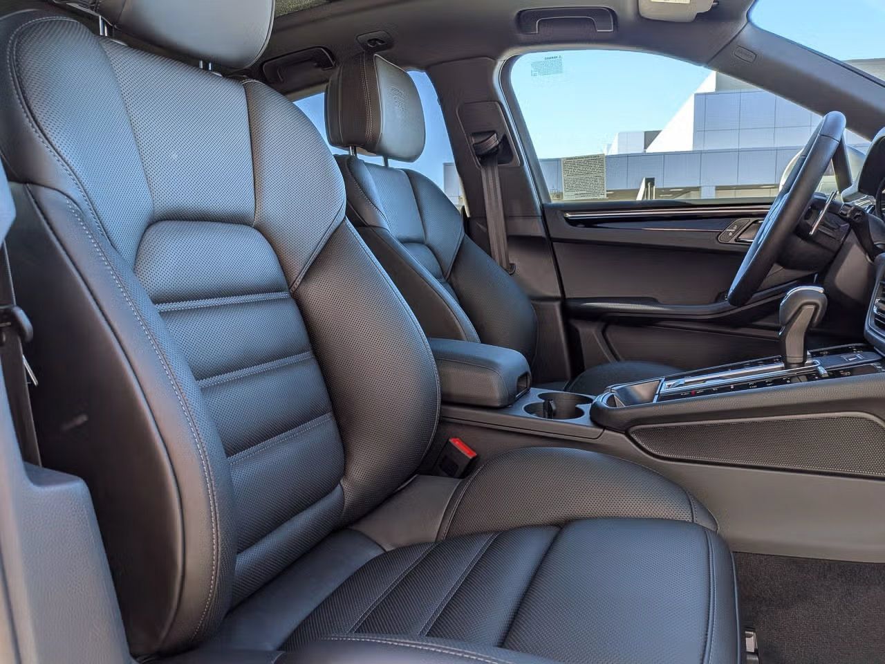 Certified 2026 Porsche Macan AWD/4WD image 24