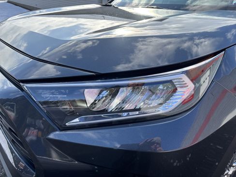 Used 2019 Toyota RAV4 XLE Premium image 8