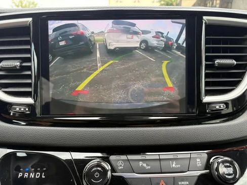 Used 2024 Chrysler Pacifica Touring-L FWD image 25