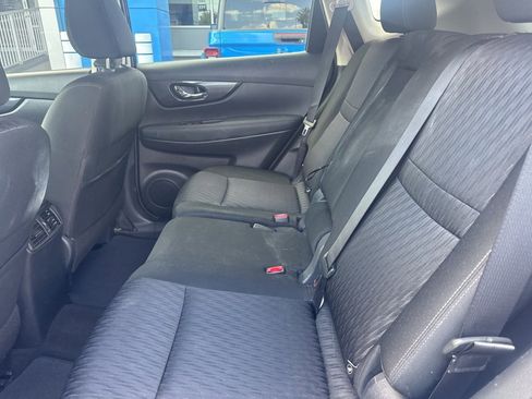 Used 2018 Nissan Rogue SV image 15