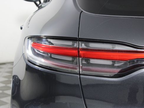 Used 2024 Porsche Macan image 12