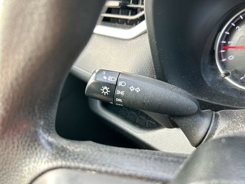 Used 2021 Toyota RAV4 LE FWD image 19