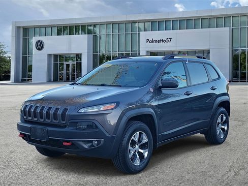 Used 2018 Jeep Cherokee Trailhawk image 3