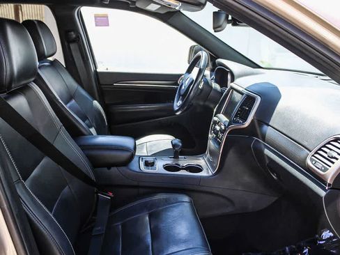 Used 2014 Jeep Grand Cherokee Limited w/ Luxury Group II AWD/4WD image 16