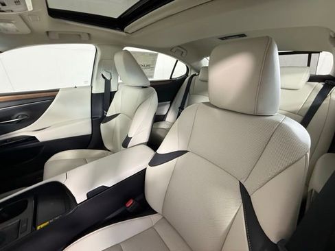 New 2025 Lexus ES 350 w/ Premium Package image 5