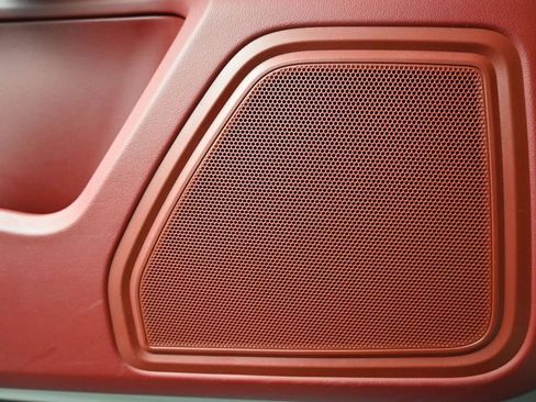 Certified 2023 Porsche Macan image 17