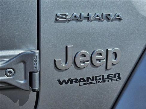 Used 2019 Jeep Wrangler Unlimited Sahara AWD/4WD image 29