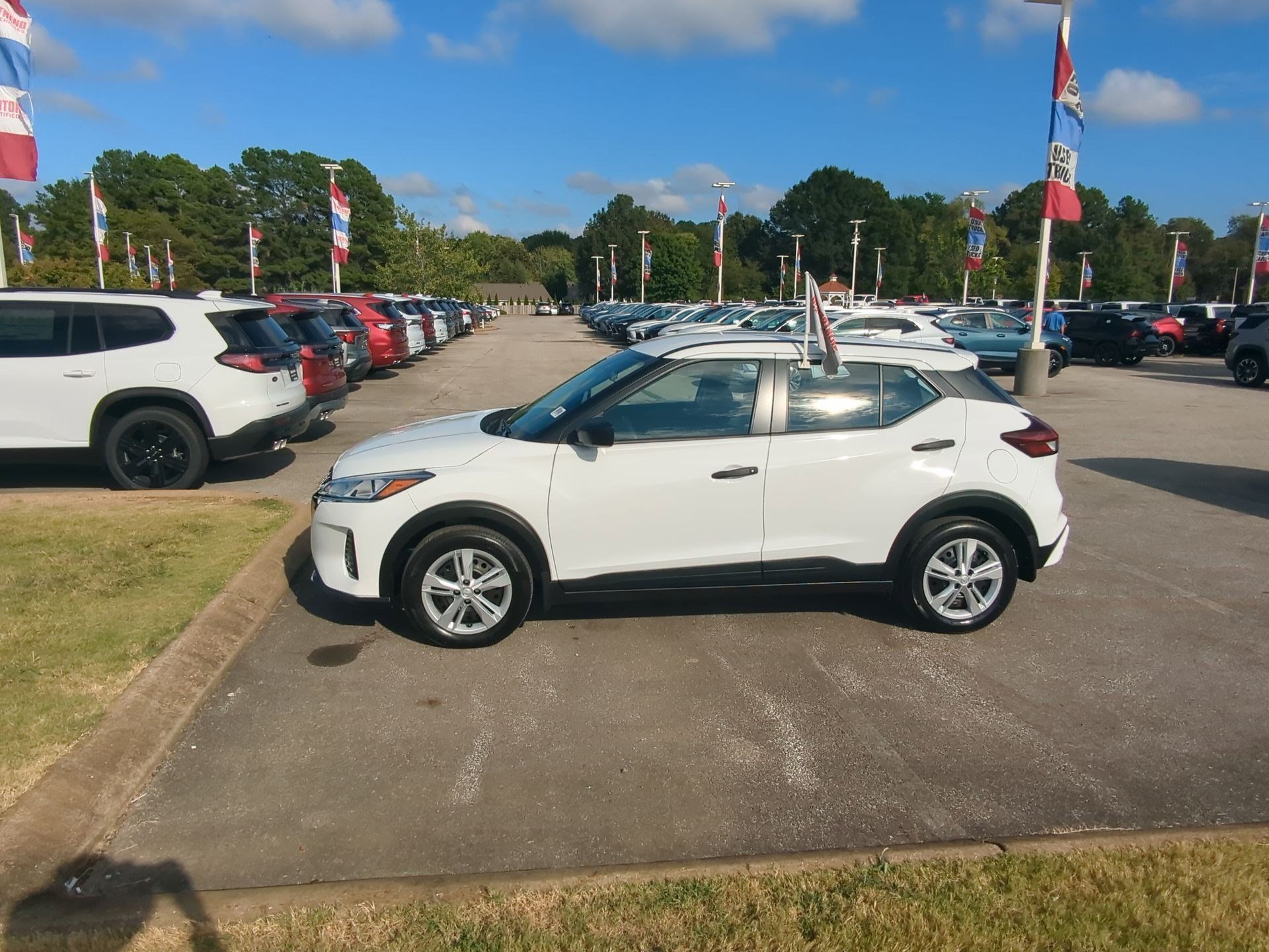 Used 2025 Nissan Kicks S FWD image 5