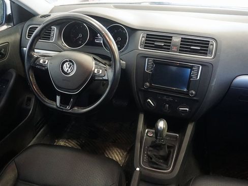 Used 2017 Volkswagen Jetta SE image 25