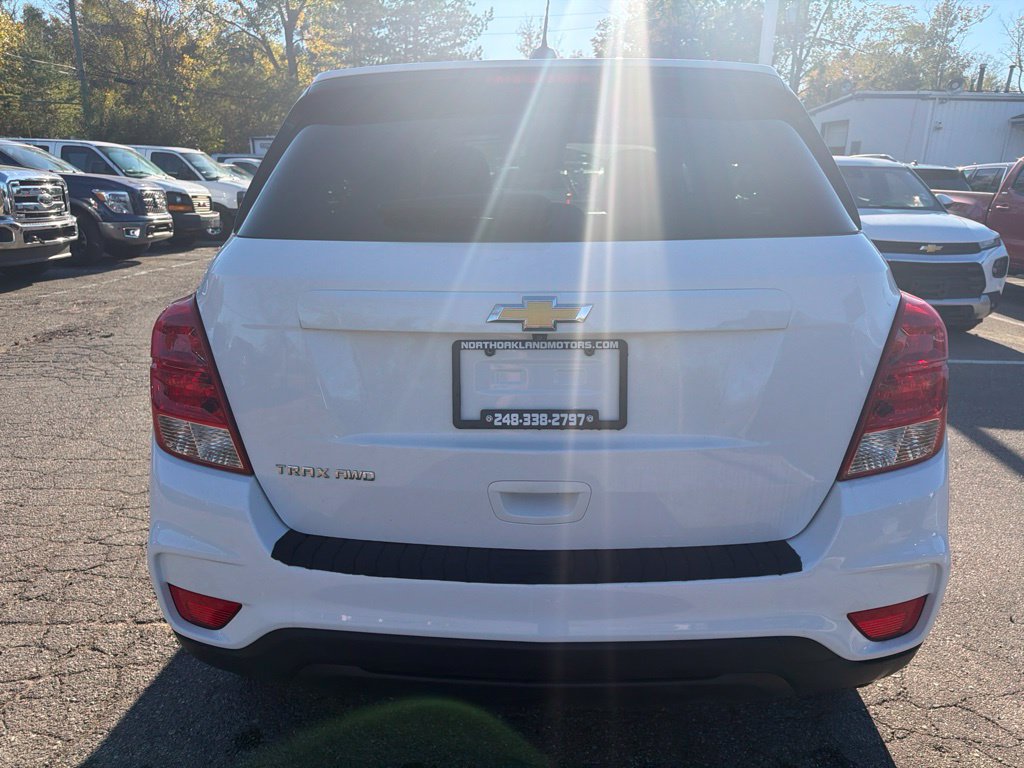 Used 2022 Chevrolet Trax LS w/ Tint and Cruise Package AWD/4WD image 6