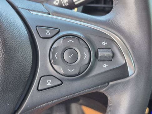 Used 2018 Buick Enclave Essence FWD image 31