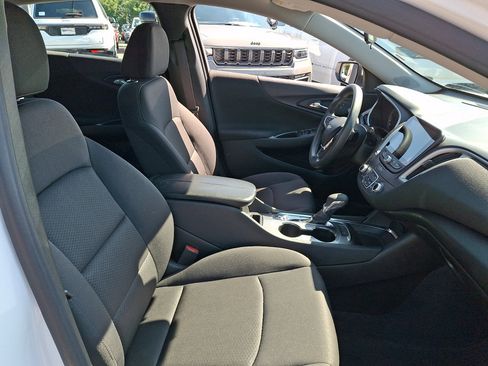 Used 2024 Chevrolet Malibu LT FWD image 12