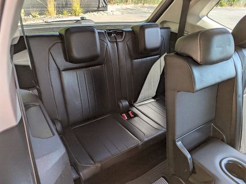 Used 2022 Volkswagen Tiguan SE image 17