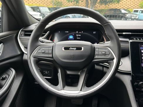 Used 2023 Jeep Grand Cherokee L Laredo RWD image 17