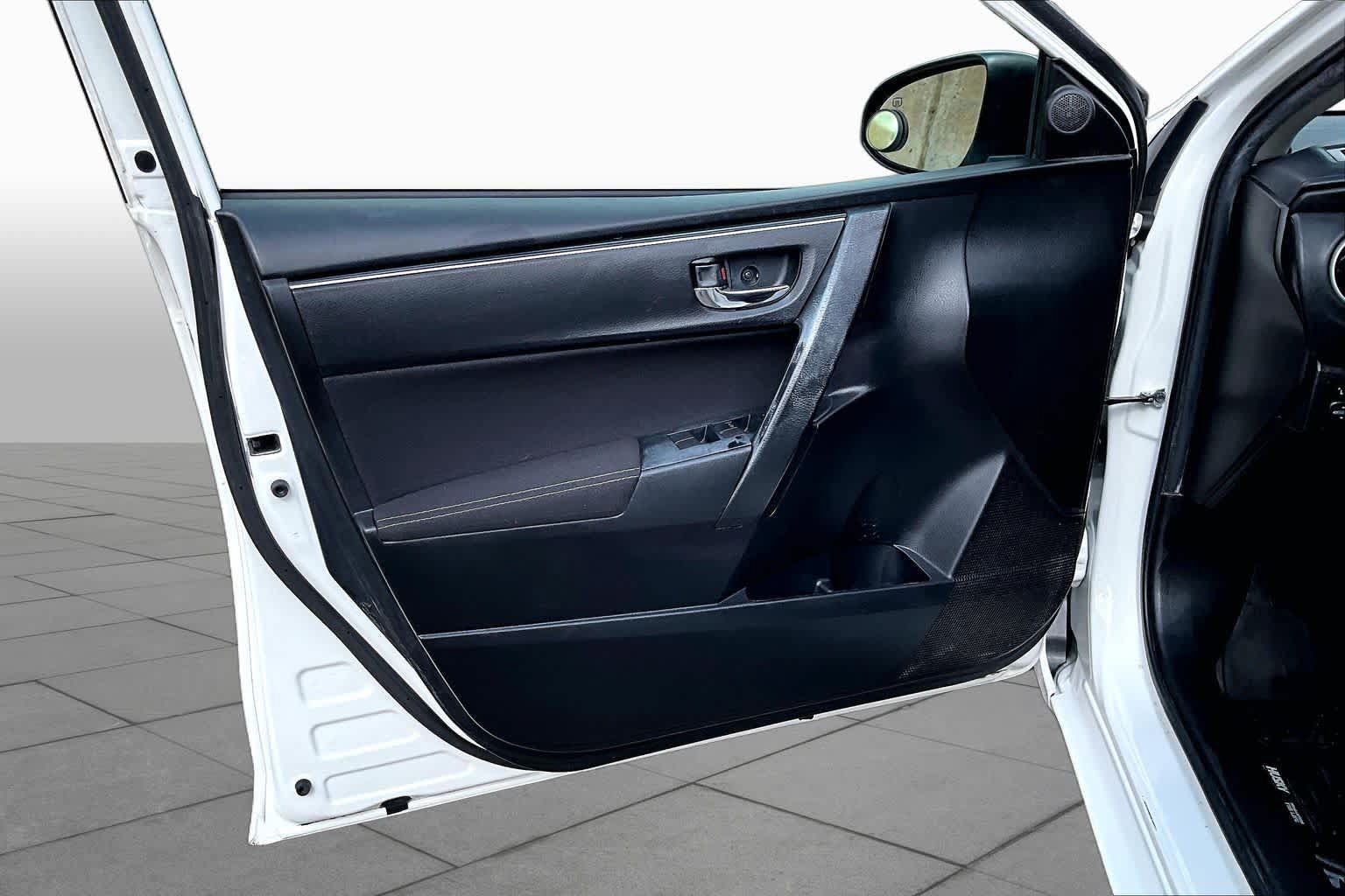 Used 2019 Toyota Corolla LE FWD image 22