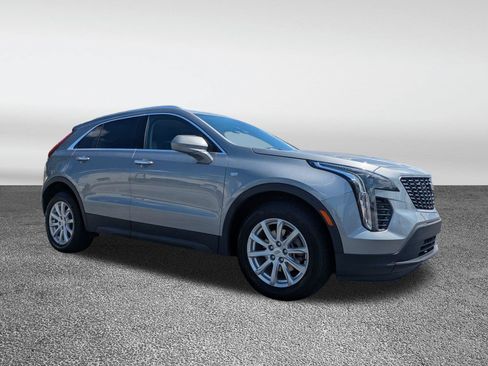 Certified 2023 Cadillac XT4 Luxury w/ Cold Weather Package AWD/4WD image 3