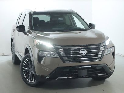 Used 2025 Nissan Rogue Platinum w/ Tech Package