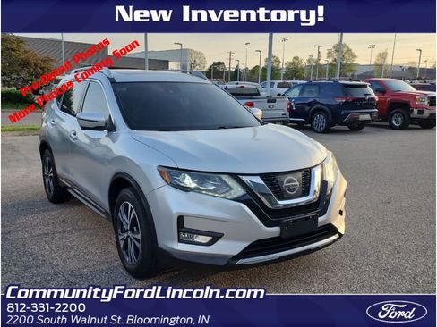 Used 2017 Nissan Rogue SL w/ SL Premium Package image 1