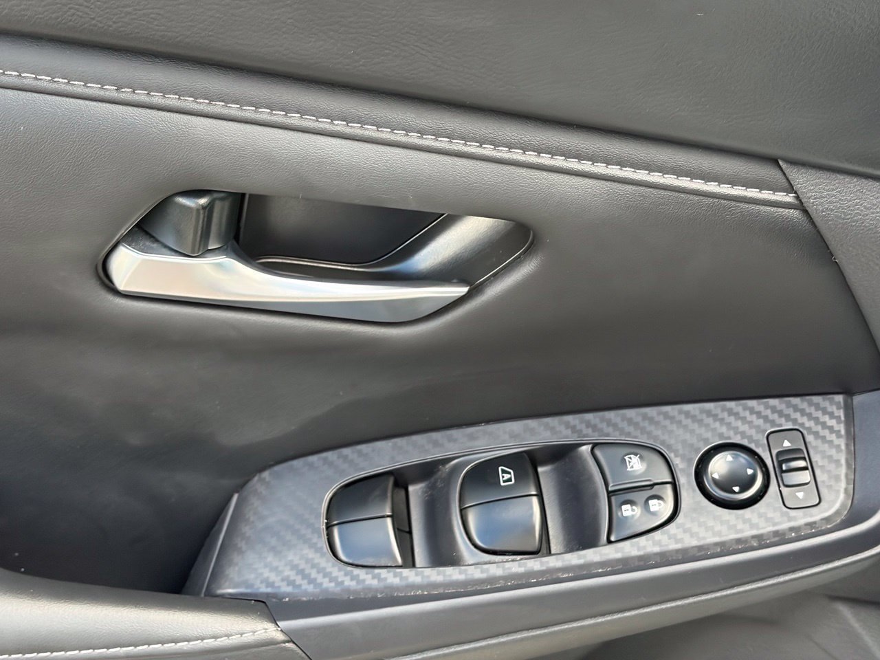 Used 2024 Nissan Sentra SV FWD image 7