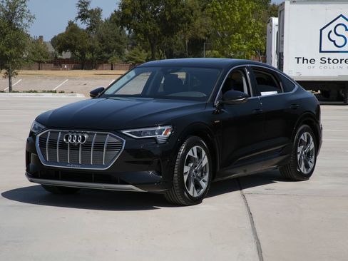 Used 2022 Audi e-tron Premium image 1