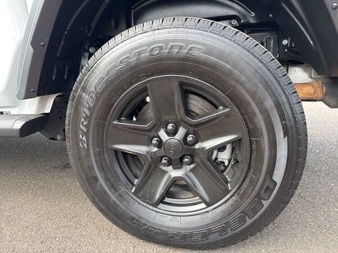 Used 2020 Jeep Gladiator Sport w/ Quick Order Package 24S AWD/4WD image 11