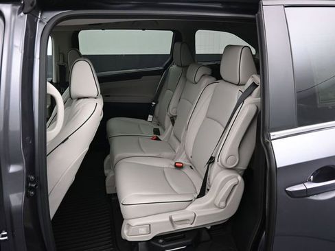 New 2026 Honda Odyssey Touring image 10
